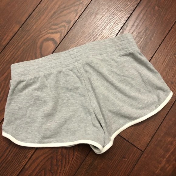 Dolphin hem shorts - Picture 3 of 6